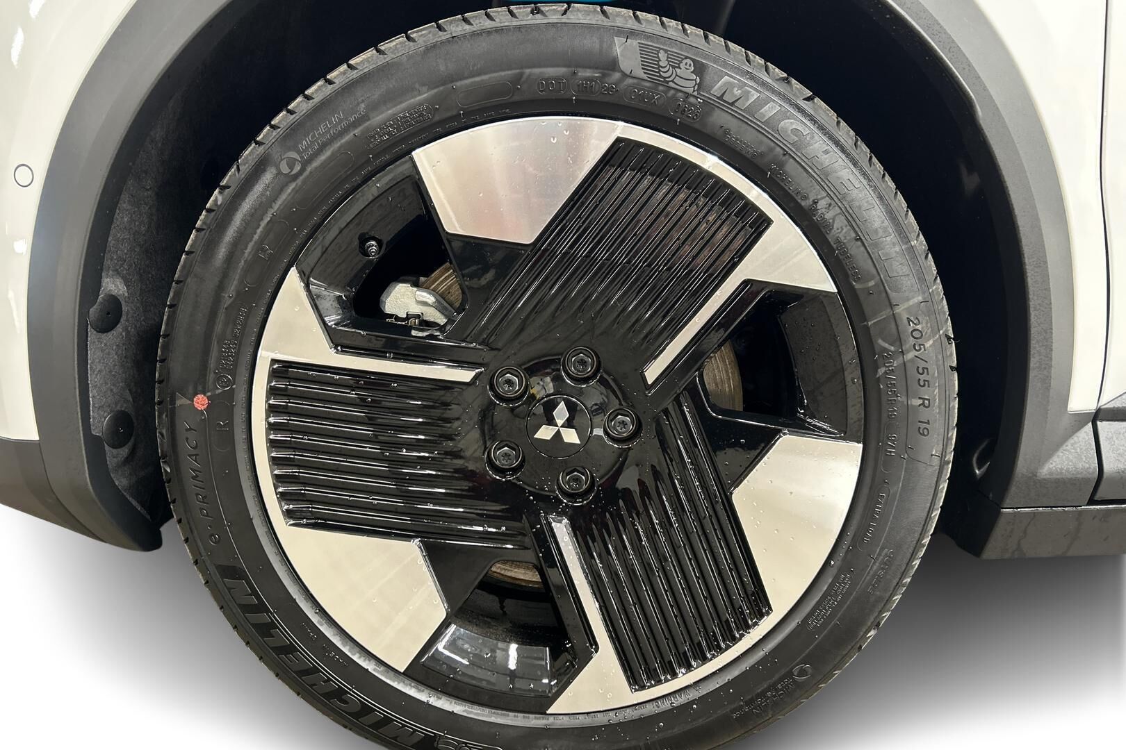 Mitsubishi Eclipse Cross iso kuva 12