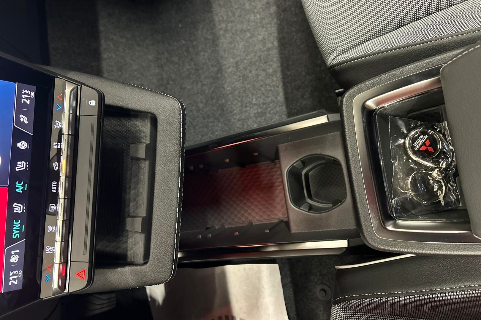 Mitsubishi Eclipse Cross iso kuva 23