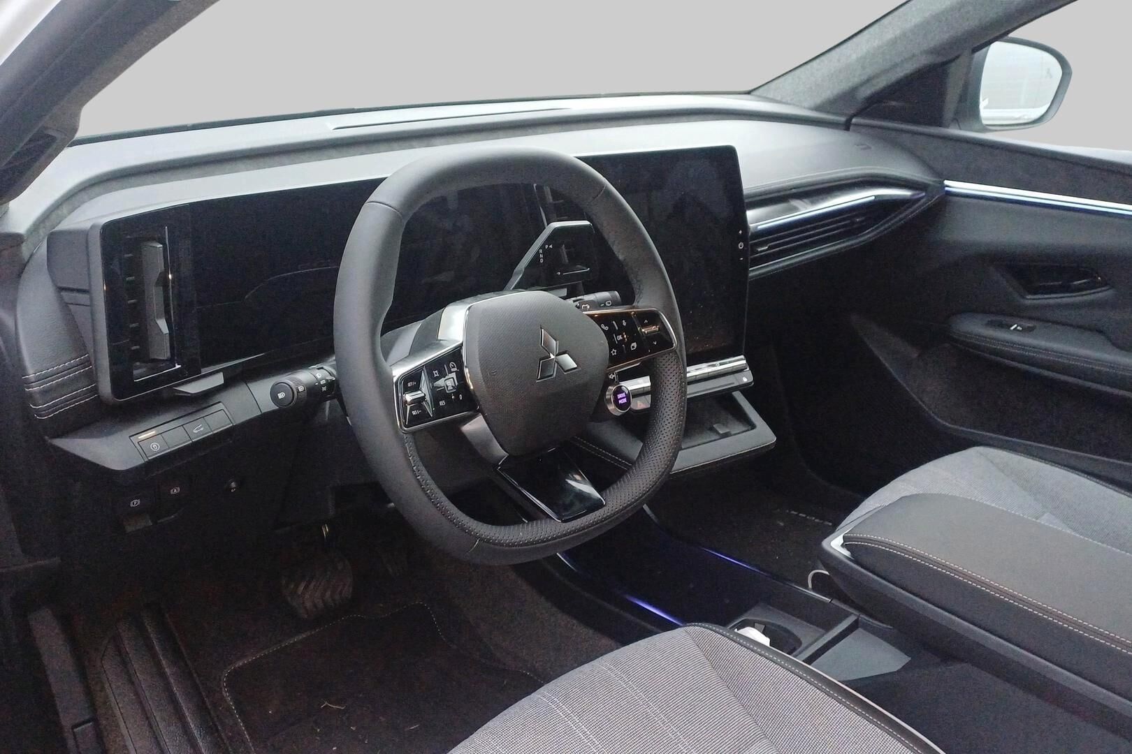 Mitsubishi Eclipse Cross iso kuva 1