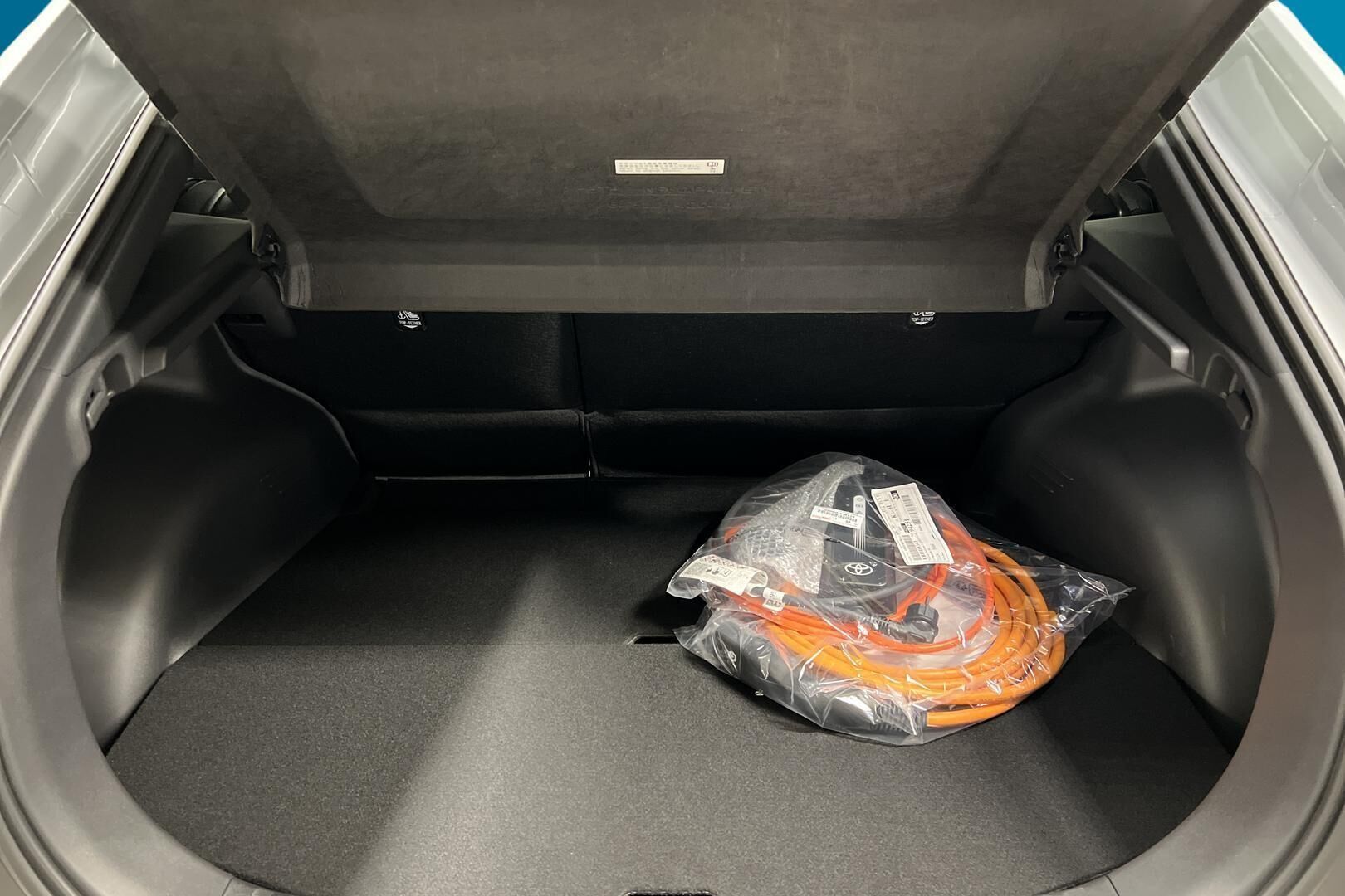 Toyota C-HR+ iso kuva 11