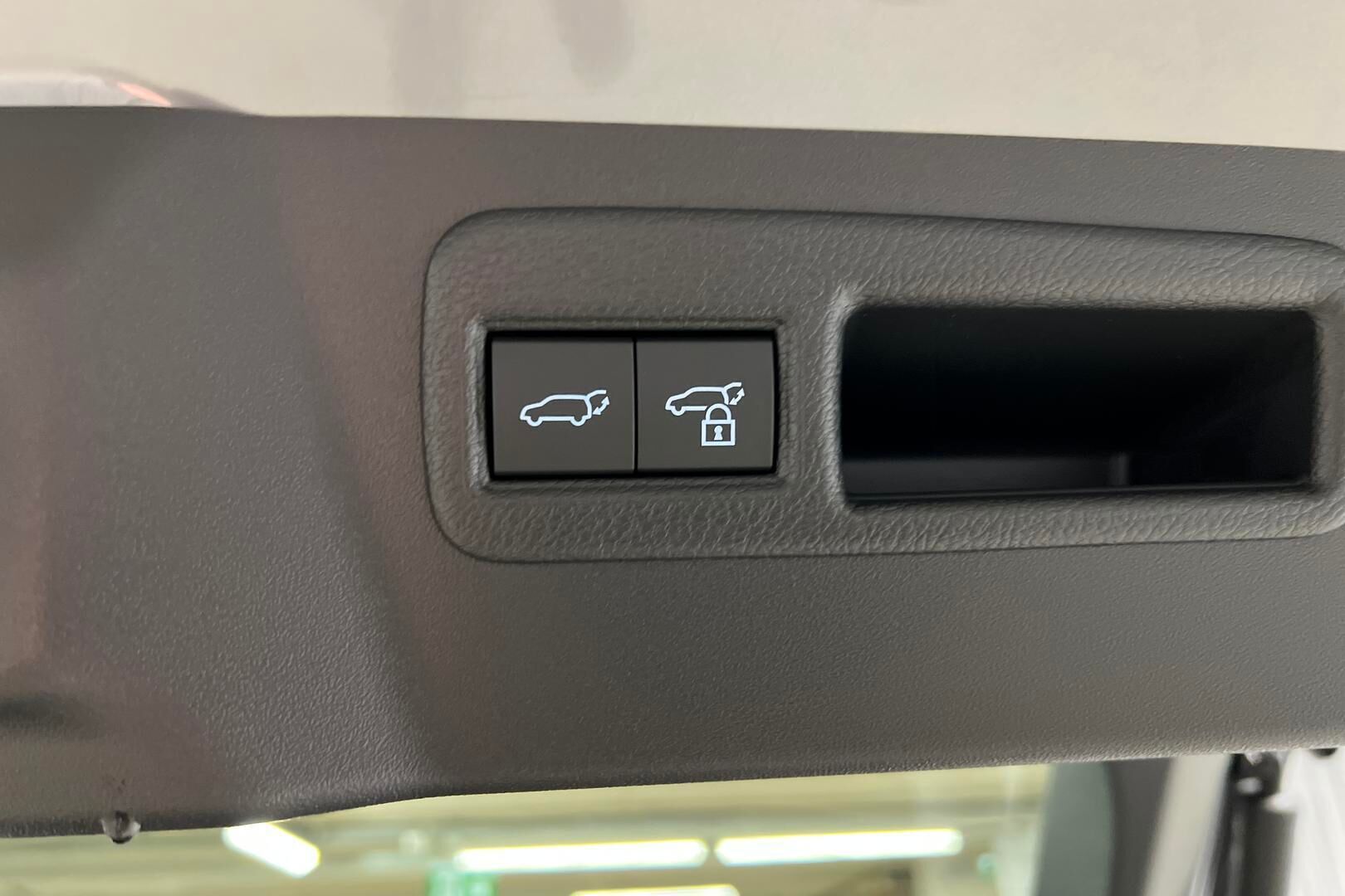 Toyota C-HR+ iso kuva 19