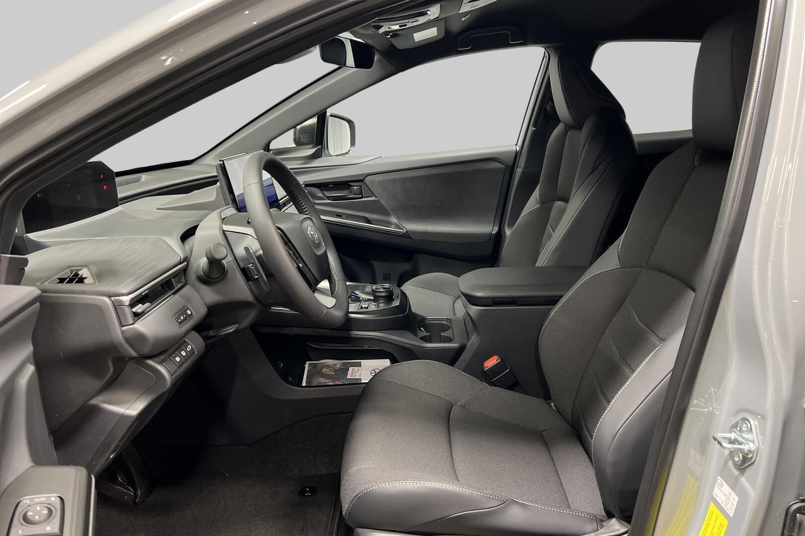 Toyota C-HR+ iso kuva 8