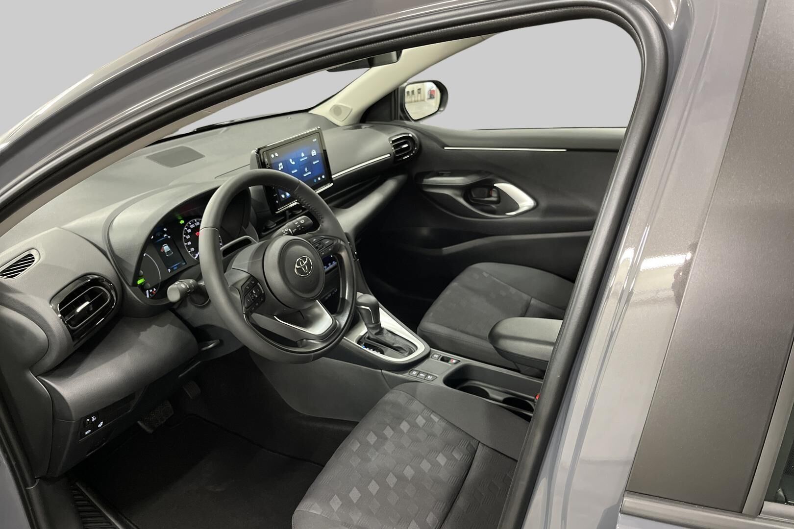 Toyota Yaris iso kuva 8