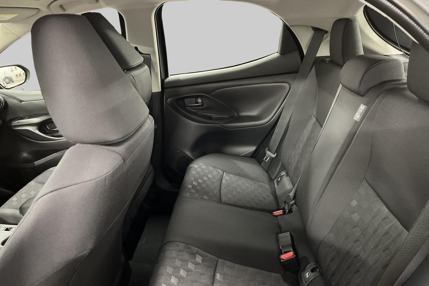 Toyota Yaris iso kuva 9