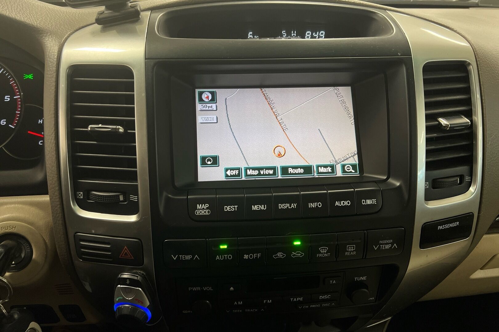Toyota Land Cruiser iso kuva 13