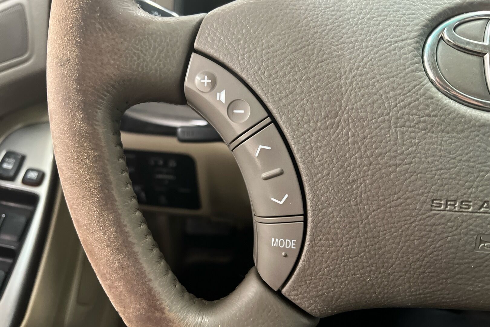Toyota Land Cruiser iso kuva 14