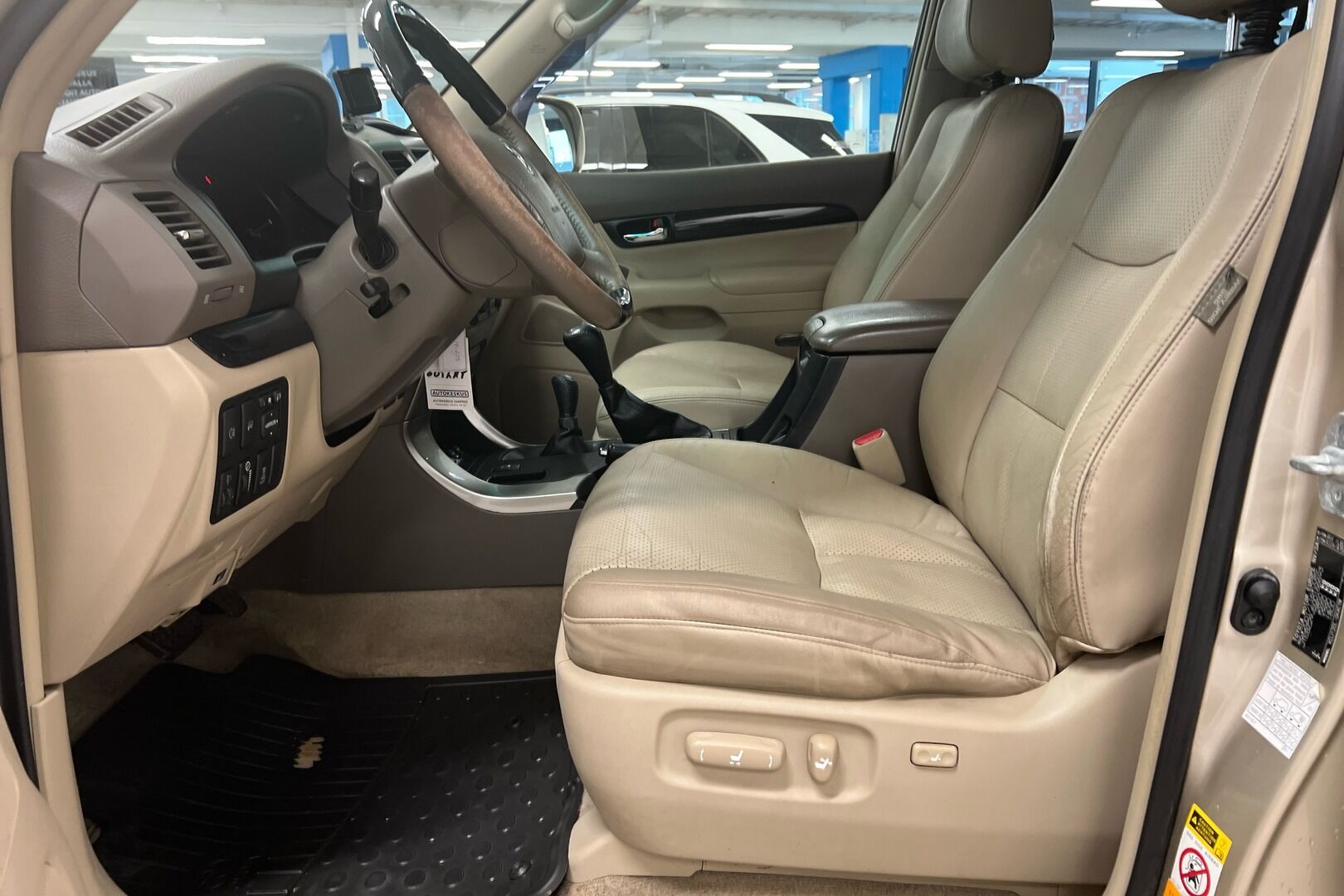 Toyota Land Cruiser iso kuva 3