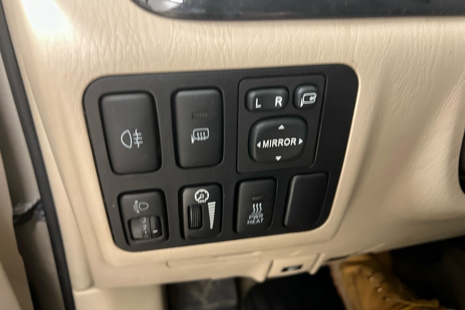 Toyota Land Cruiser iso kuva 16