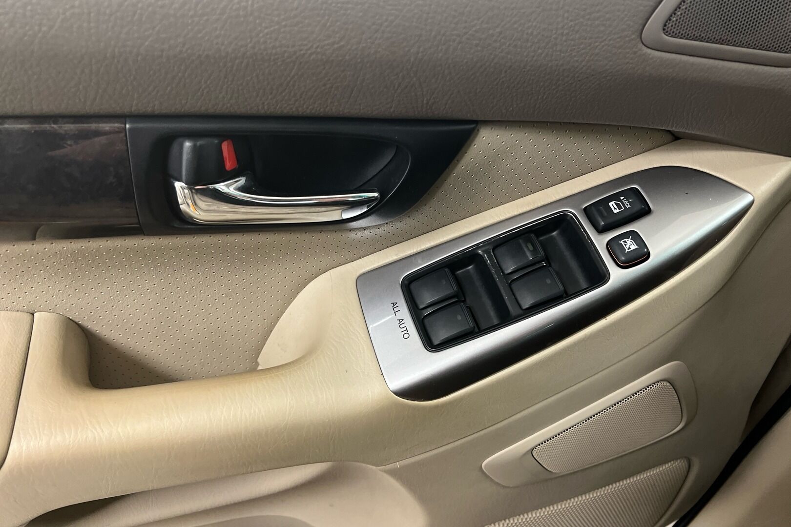 Toyota Land Cruiser iso kuva 18