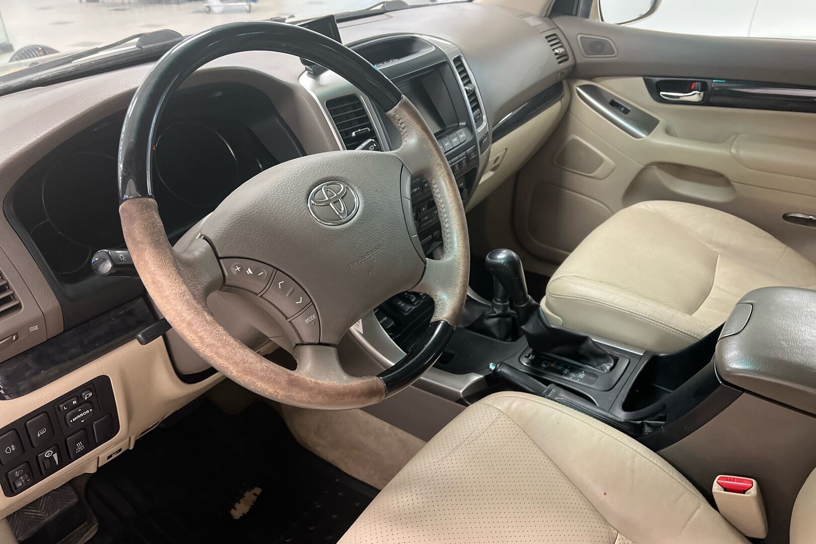 Toyota Land Cruiser iso kuva 1