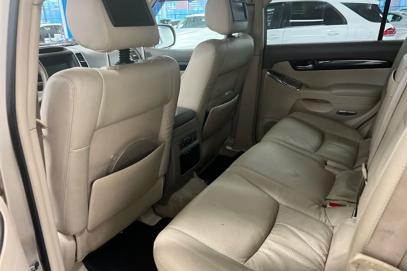 Toyota Land Cruiser iso kuva 8