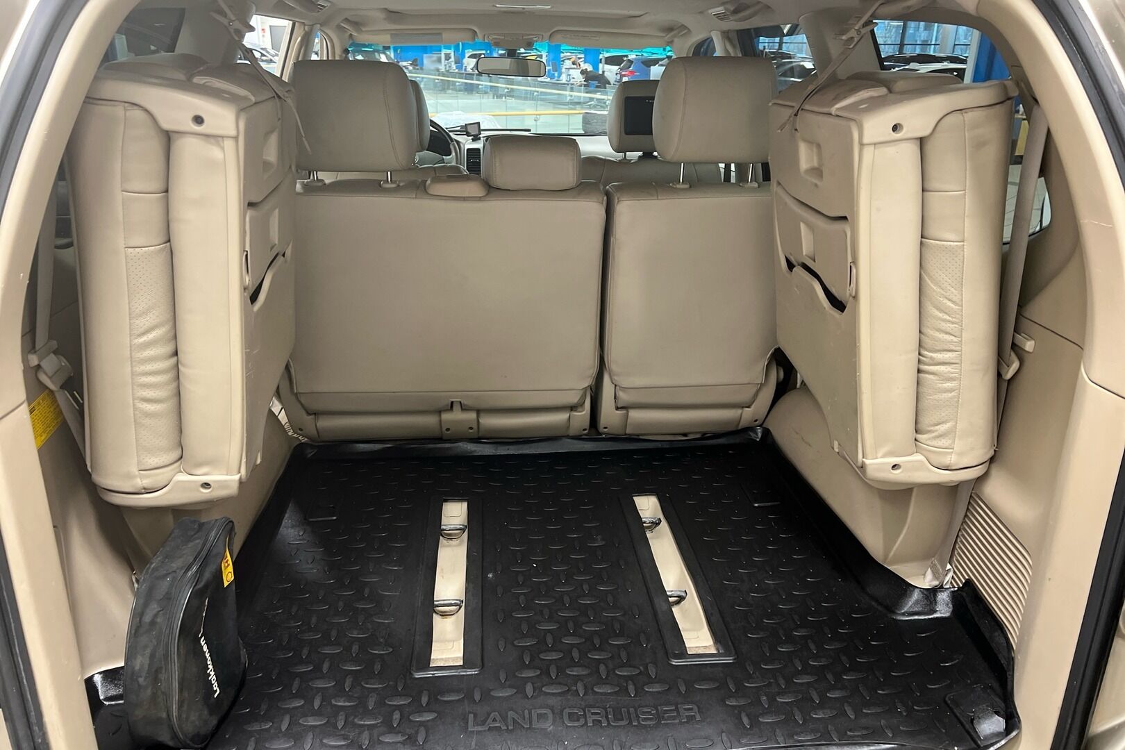 Toyota Land Cruiser iso kuva 11