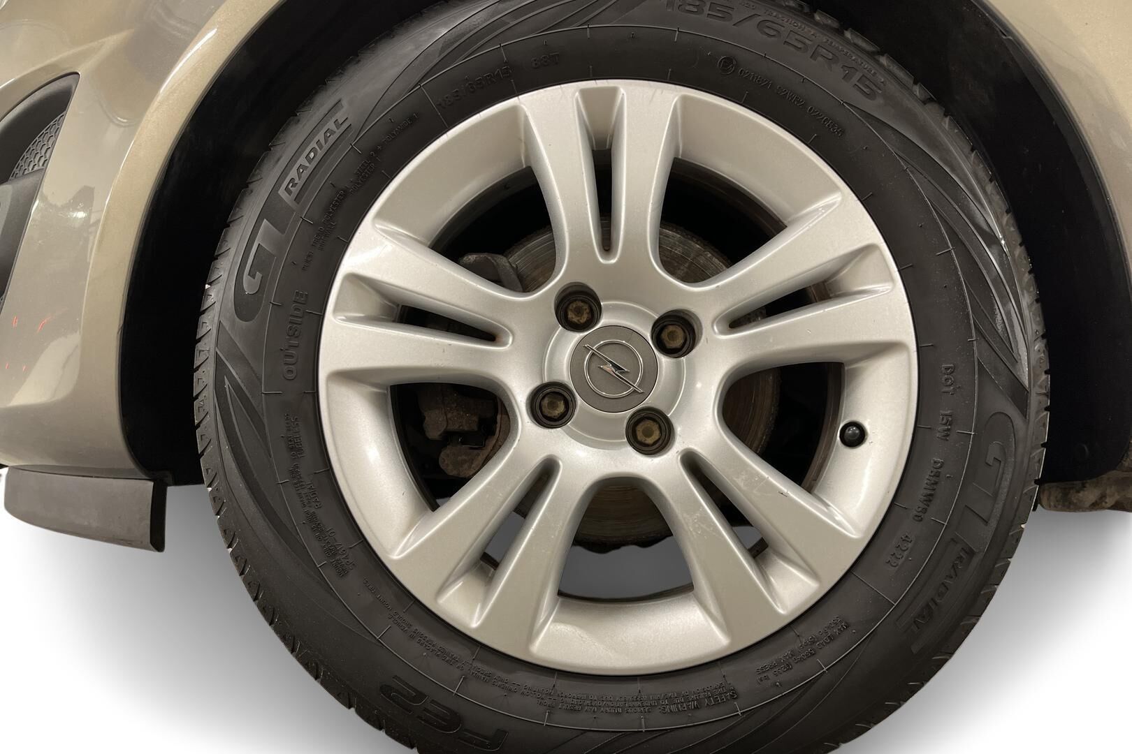 Opel Corsa iso kuva 13