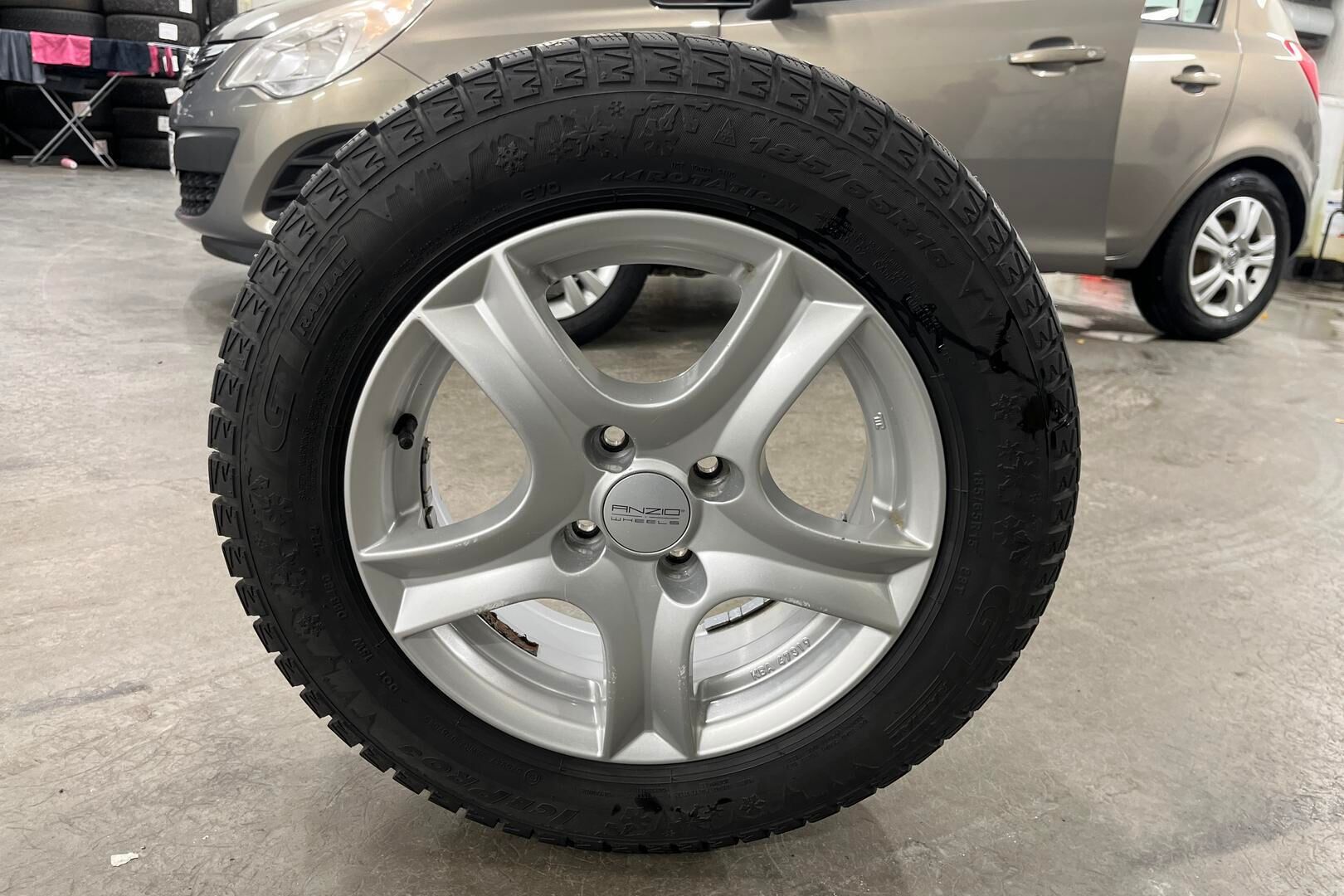 Opel Corsa iso kuva 17