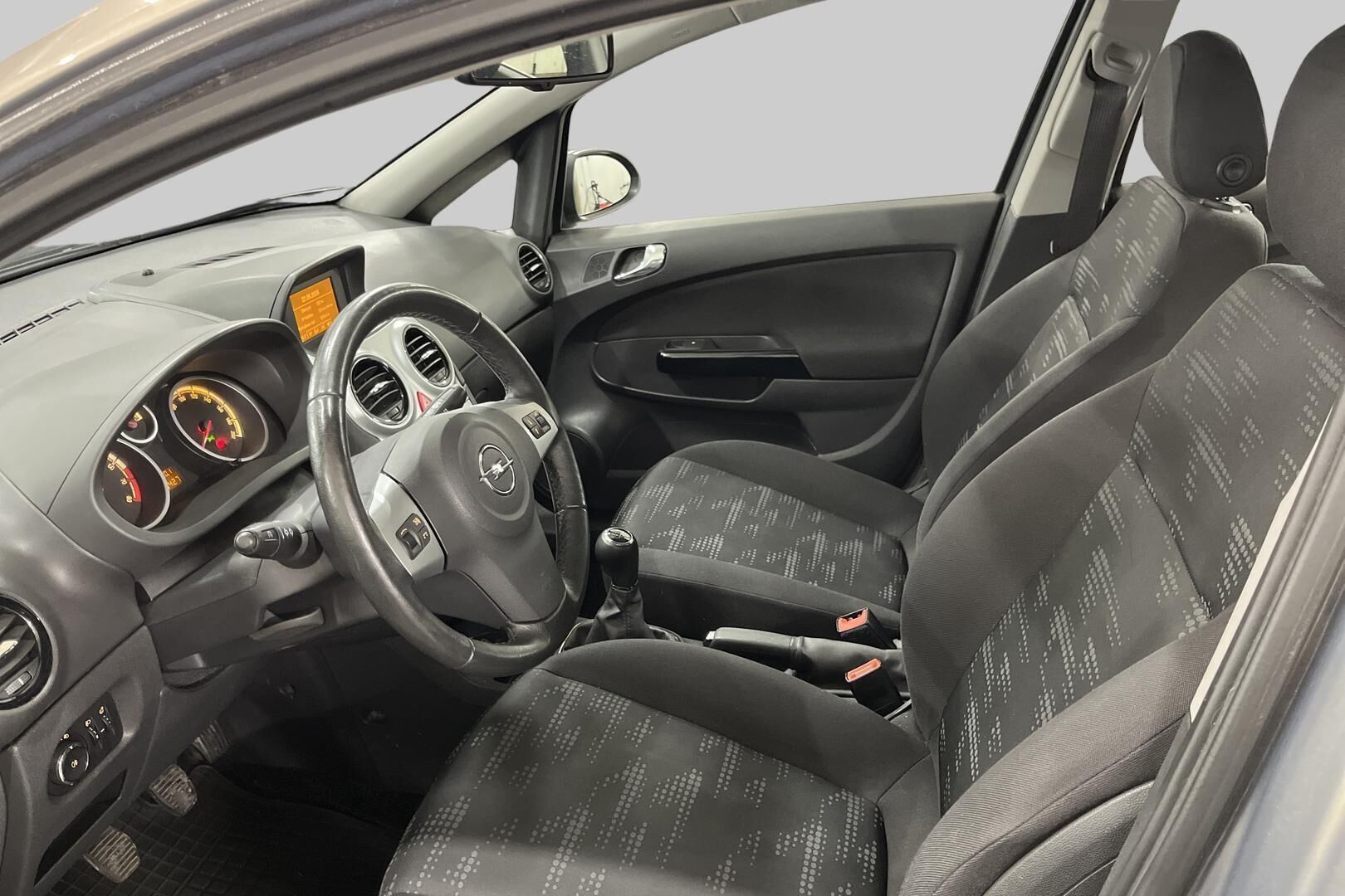 Opel Corsa iso kuva 9