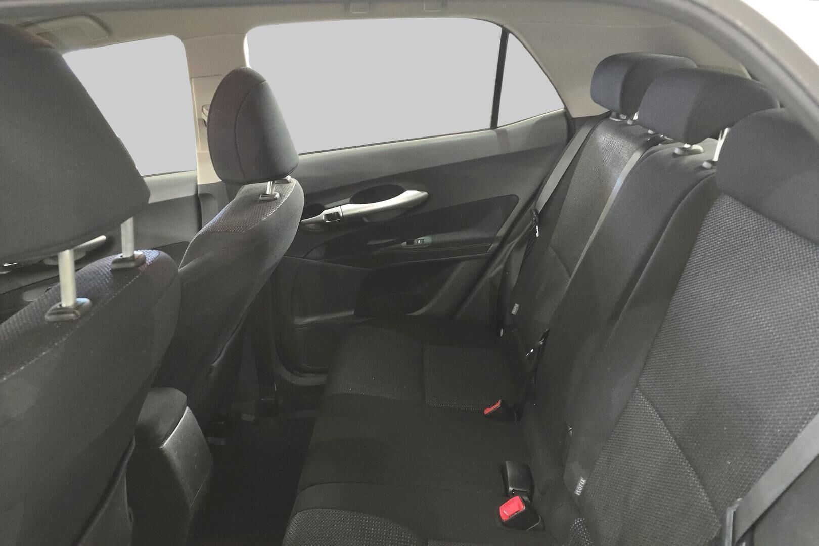 Toyota Auris iso kuva 10