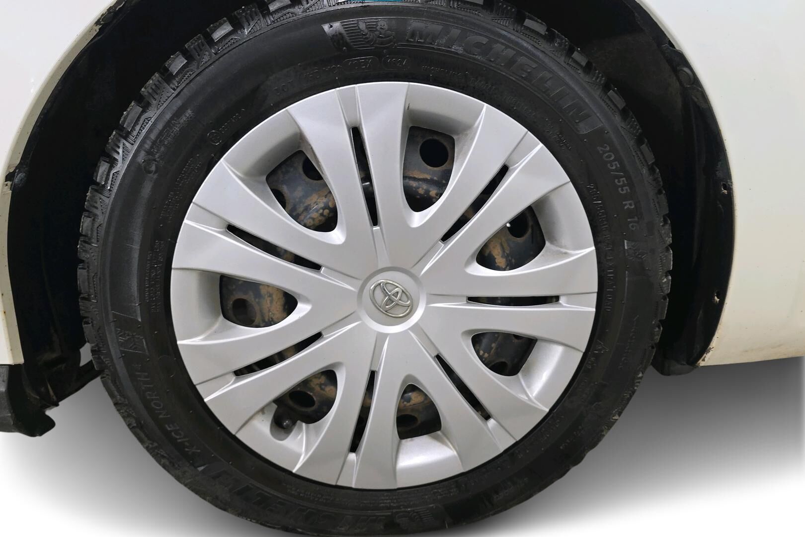 Toyota Auris iso kuva 13