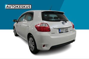 Toyota Auris esikatselu 7